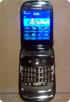 BlackBerry 9670: Neues Klapphandy mit QWERTZ Tastatur