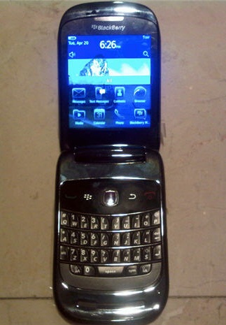 Blackberry 9670 Style: Klapphandy mit QWERTZ-Tastatur